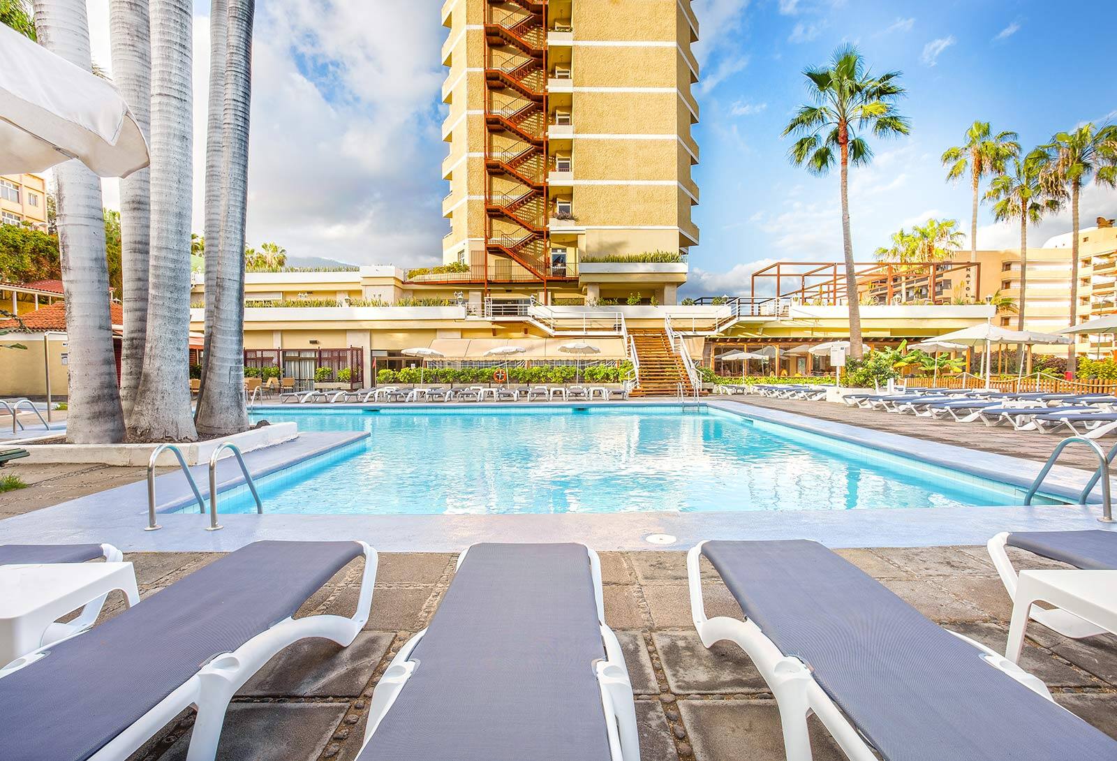 Piscina del hotel Be Live Adults Only Tenerife Piscina del hotel Be Live Adults Only Tenerife