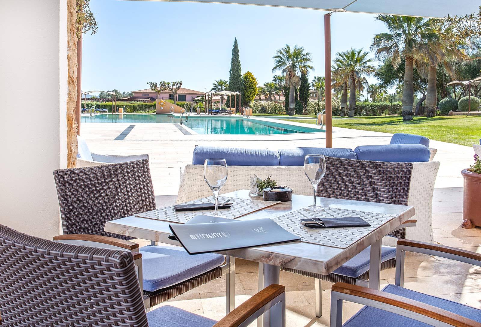 Pool Bar, Be Live Collection Son Antem Pool Bar, Be Live Collection Son Antem