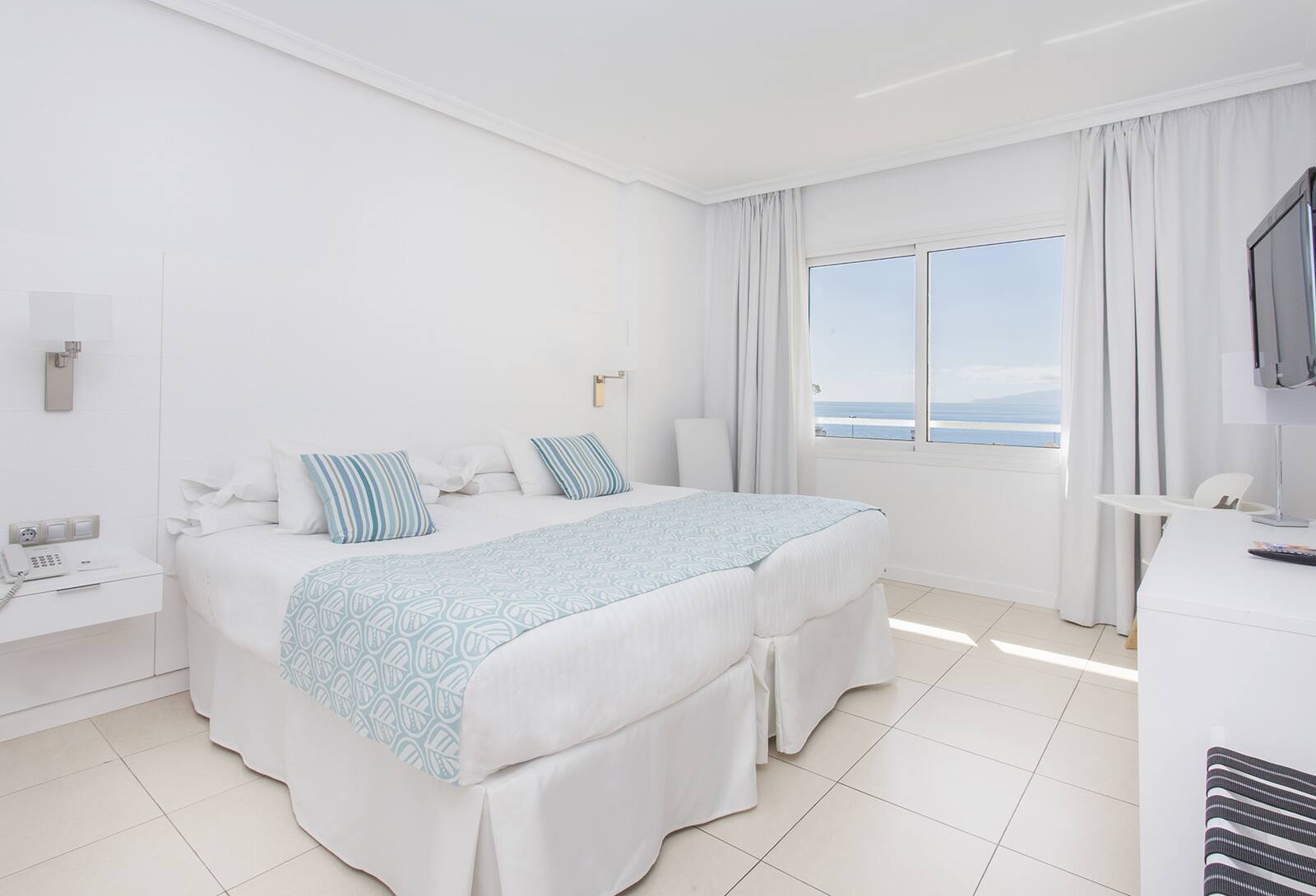Room, Be Live Family Costa Los Gigantes Room, Be Live Family Costa Los Gigantes